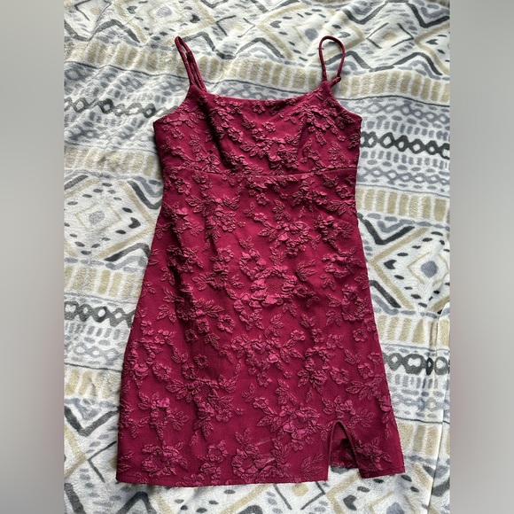 Red dress - Picture 1 of 3